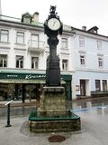 Die Lössl-Uhr gegenüber dem Rathaus in Bad Aussee.jpg