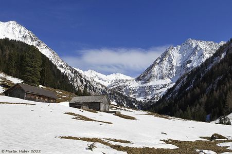 Kerschbaumeralm mit Waldhorn (rechts)