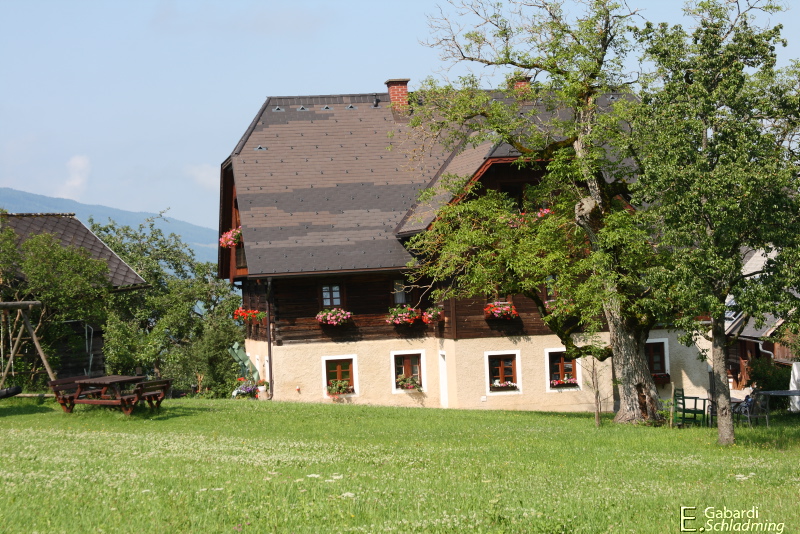 Datei:Hochhuberhof 8052.jpg