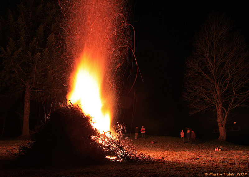 Datei:Osterfeuer120407wiki.jpg