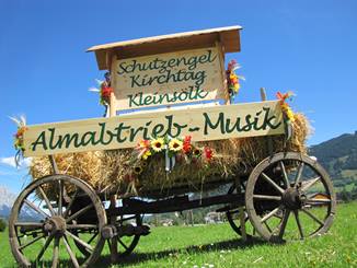 Datei:Schutzengel Kirchtag Ankündigungswagen.jpg