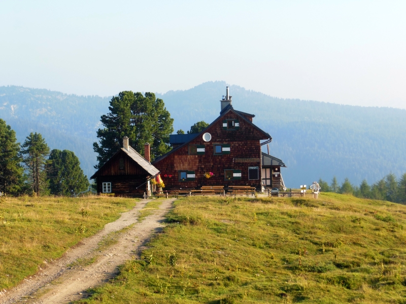 Datei:Brünnerhütte Stoder.jpg