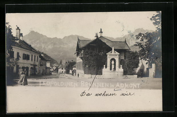 Datei:Foto-AK-Admont-Ortspartie-mit-Leopoldinenbrunnen.jpg