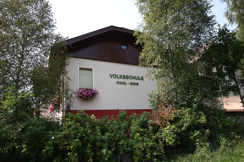 Datei:Volkschule-pichl0001.jpg
