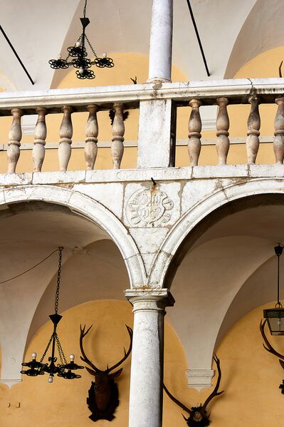 Datei:Innere Burghof-1009-2023-05-04.jpg