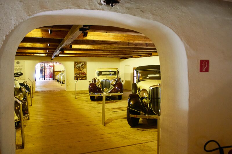 Datei:Oldtimer burg strechau-0071-2023-05-04.jpg