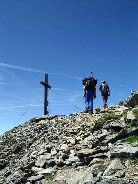 Datei:Hochgolling 2542 2003-06-22.jpg