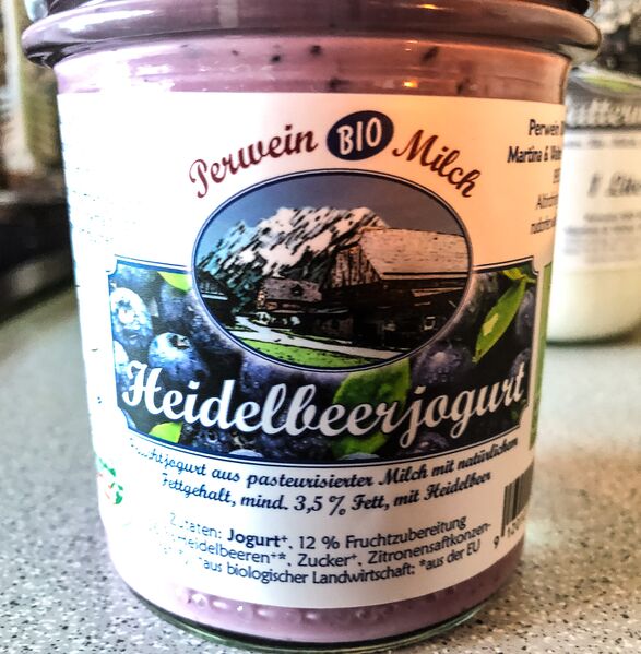 Datei:Heidelbeeryoghurt irdning-1000-2022-03-24.jpg