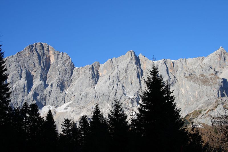 Datei:Dachsteinmassiv-südwand 24739 2008-11-05.jpg