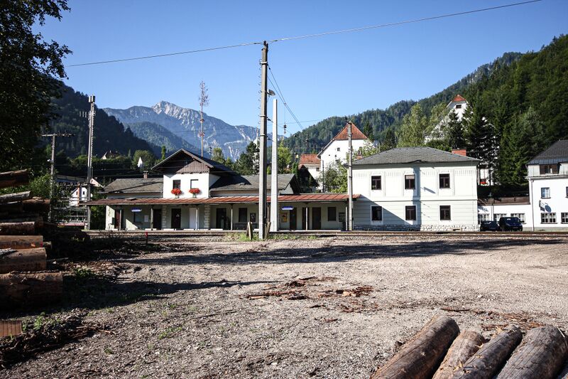 Datei:Bahnhof großreifling-10-2012-08-20.jpg