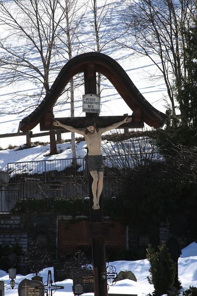 Datei:Kommunalfriedhof Schladming 82761 2015-03-08.jpg