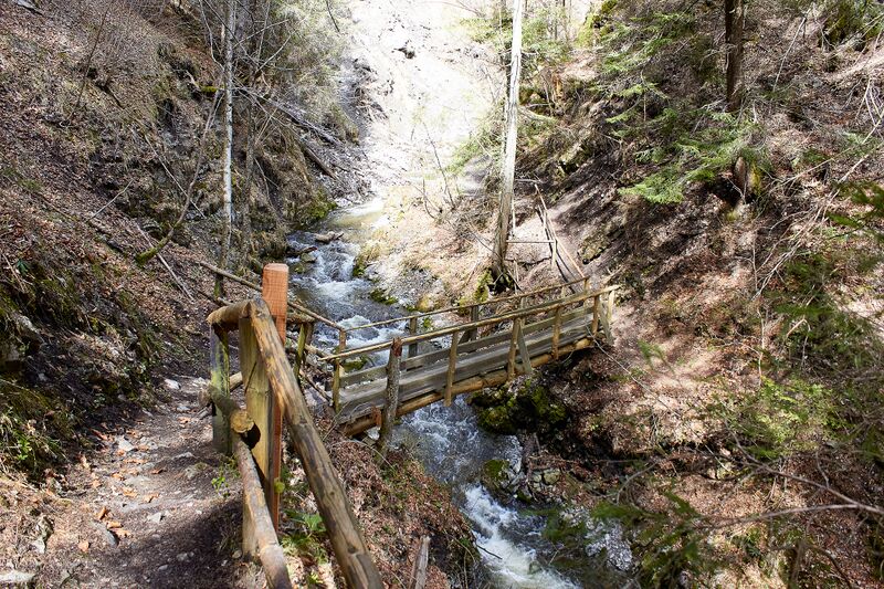 Datei:Wasserfallweg lessern-0168-2023-04-22.jpg