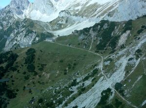 Weg zur Dachsteinsüdwand-Hütte.jpg