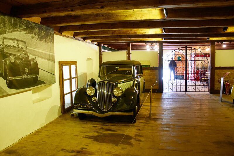 Datei:Oldtimer burg strechau-0077-2023-05-04.jpg