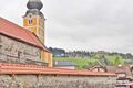 2016 10 13 Schladming Friedhofsmauer und katholische Stadtpfarrkirche.jpg