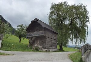 Aiglern Bauer in Aiglern troadkasten.JPG