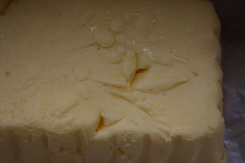 Datei:Almbutter 1047 13-06-30.jpg