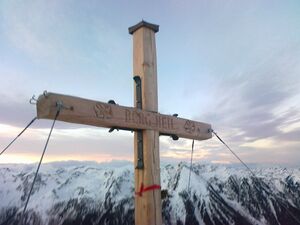 Gipfelkreuz krahbergzinken 34083 2014-01-18.JPG
