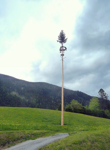 Datei:Maibaum oppenberg.JPG