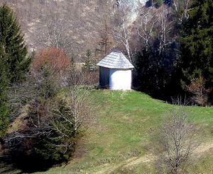 Lassing-St.Jakob mit Kalvarienbergkapelle2.JPG