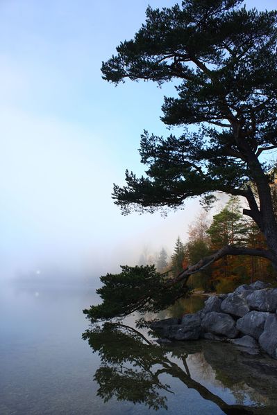 Datei:Grundlsee-See 77662 2014-11-03.jpg