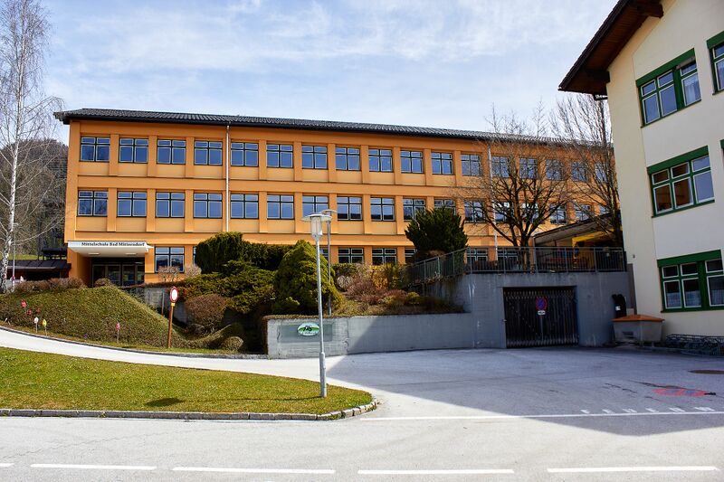 Datei:Mittelschule BM-3000201-2023-04-22.jpg