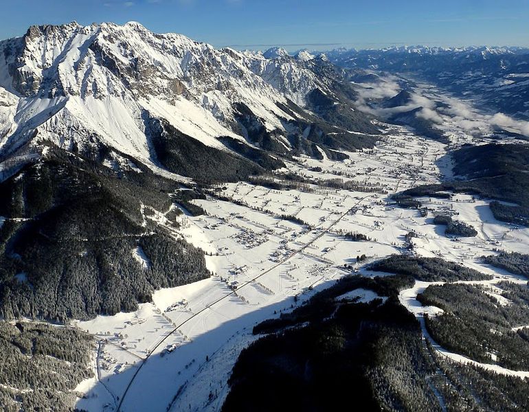 Datei:Ballon-Scheichenspitze,Ramsau am Dachstein.JPG