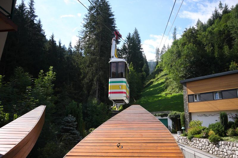 Datei:Tauernseilbahn 2373 2011-08-07.jpg