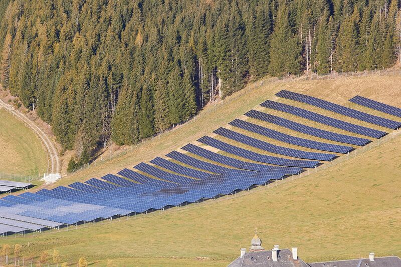Datei:Solarpark Kaiserau-0004-2022-11-14.jpg