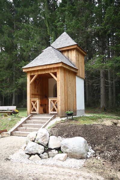 Datei:Dreifaltigkeitskapelle heilbrunn-4105-2016-04-15.jpg