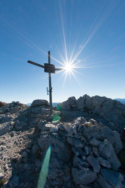 Datei:Gipfelkreuz auf dem Sparafeld.jpg