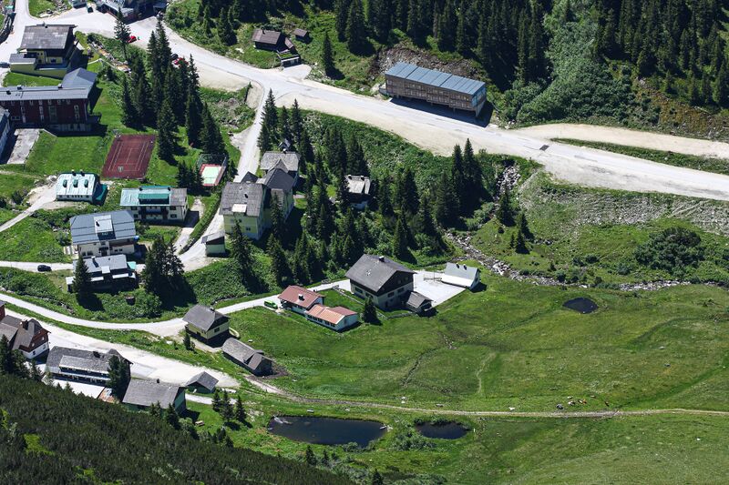 Datei:Holzboxen Planneralm 65514 2014-06-26.jpg