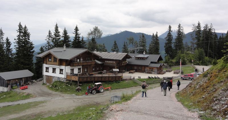 Datei:Eiskarhütte, westliche Ansicht.jpg