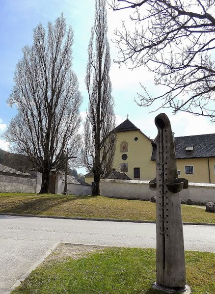 Datei:Bettelmönch,Kapuziner beim Kapuzinerkloster Irdning.JPG