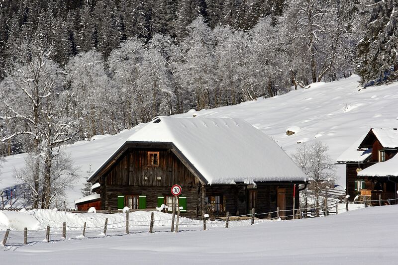 Datei:Weiße wand 1902-0181-2023-01-26.jpg
