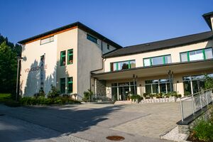 Volksschule Haus i E-1000-2013-07-09.jpg