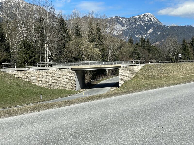 Datei:Rampe birnbergweg-1000-2023-03-21.JPG