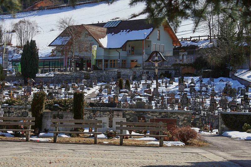 Datei:Kommunalfriedhof Schladming 82751 2015-03-08.jpg