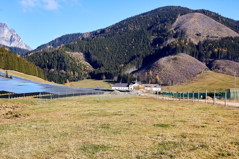 Datei:Solarpark Kaiserau-0020-2022-11-14.jpg