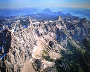 Dachsteinkalk Dachstein-Südwand.jpg