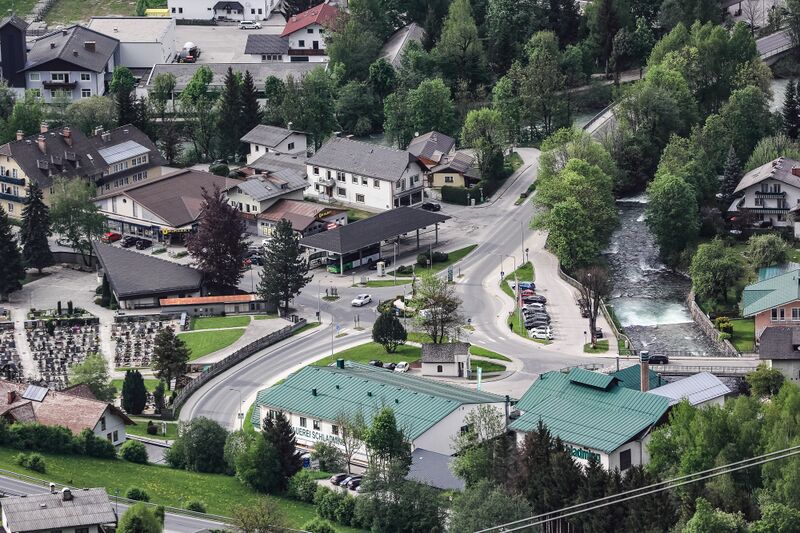 Datei:Kreisverkehr lendplatz-1000-2018-05-02.jpg