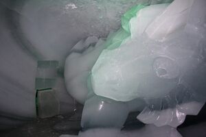 Eispalast dachsteingletscher 93014 2015-06-25.jpg