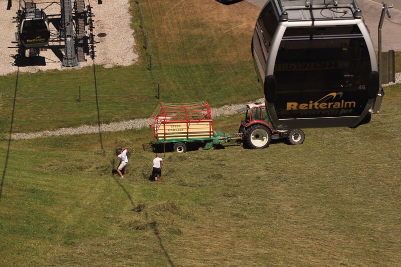 Datei:Heuernte preunegg 02957 2019-06-28.jpg