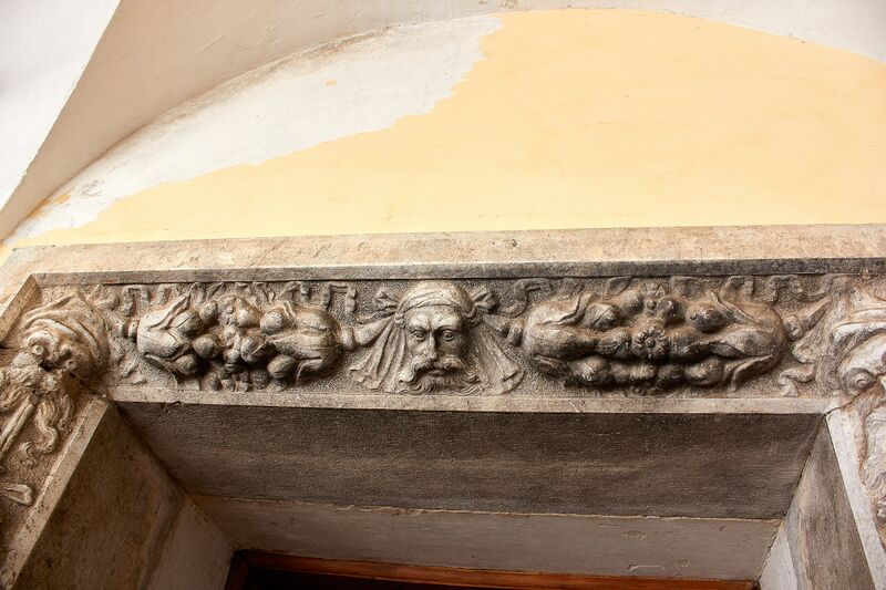 Datei:Türrahmen festsaal strechau-1000-2023-05-04.jpg