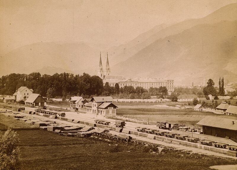 Datei:Bahnhof Admont 1885 HBEA.jpg
