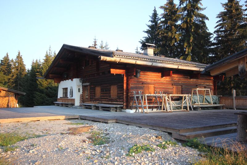 Datei:Stöcklhütte -h.kaibling 81568 2018-08-16.jpg