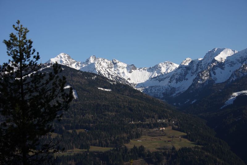 Datei:Oberhausberg 85142 2015-04-19.jpg