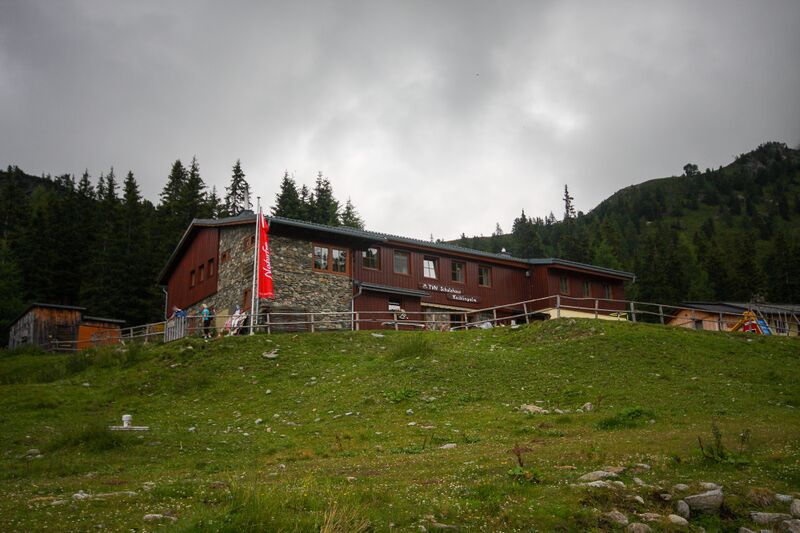 Datei:Schutzhaus Kaibling Alm-4100-2011-08-07.jpg