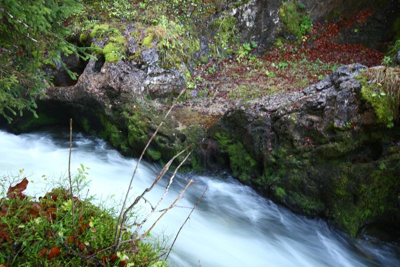 Datei:Stimitzbach grundlsee 78315 2014-11-03.jpg