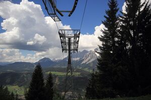 Mittelstation planai 74830 2018-05-12.jpg